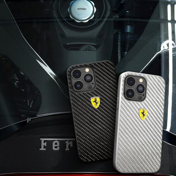 گارد کربنی iPhone 13 Pro Max طرح Ferrari مدل Real Carbon Metal Logo
