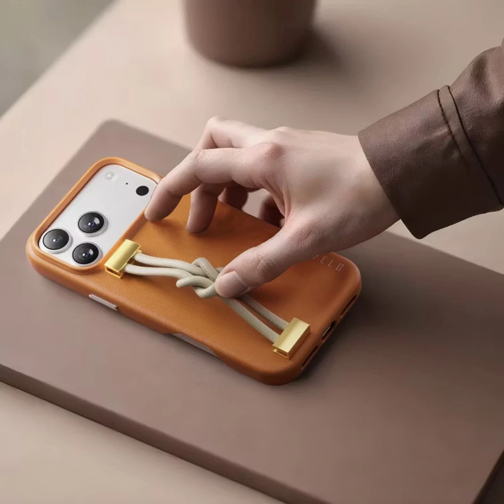 قاب چرمی بند دار iPhone 17 Pro Max مدل Polaris مارک Levelo