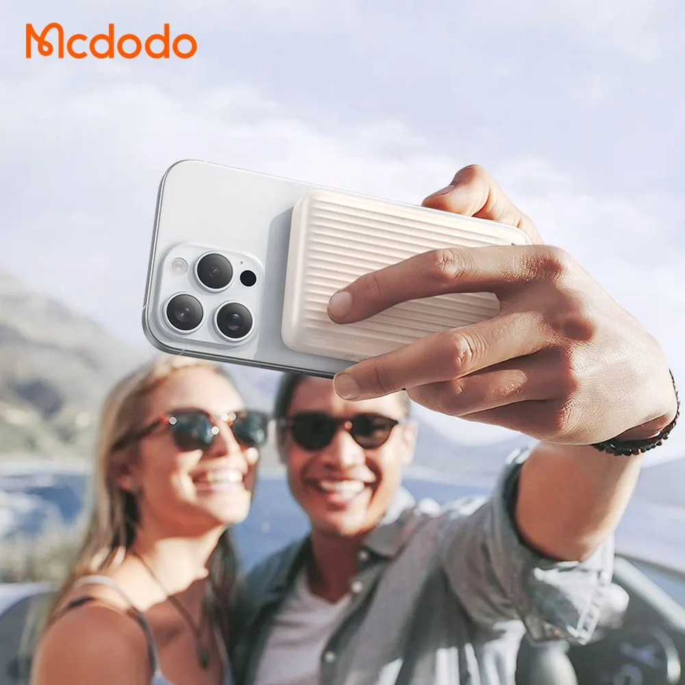 پاوربانک 10 هزار میلی آمپر 30 وات وایرلس شارژ مگ سیف دارای استند بهمراه کابل شارژ برند مک دودو مدل Mcdodo MC-781